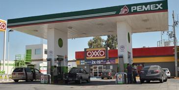 Sigue PEMEX con IVA de 16%; denuncia el sector gasolinero  