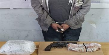 Arresta PEP a sujeto armado y con marihuana en la colonia Lucio Blanco