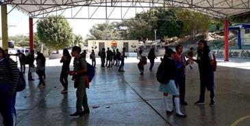 Suman 25 estudiantes desmayados en secundaria de Chiapas