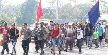 Caravana de migrantes es detenida a su entrada por Chiapas