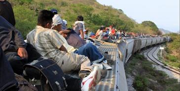 Sale segundo viaje de migrantes a bordo de La Bestia